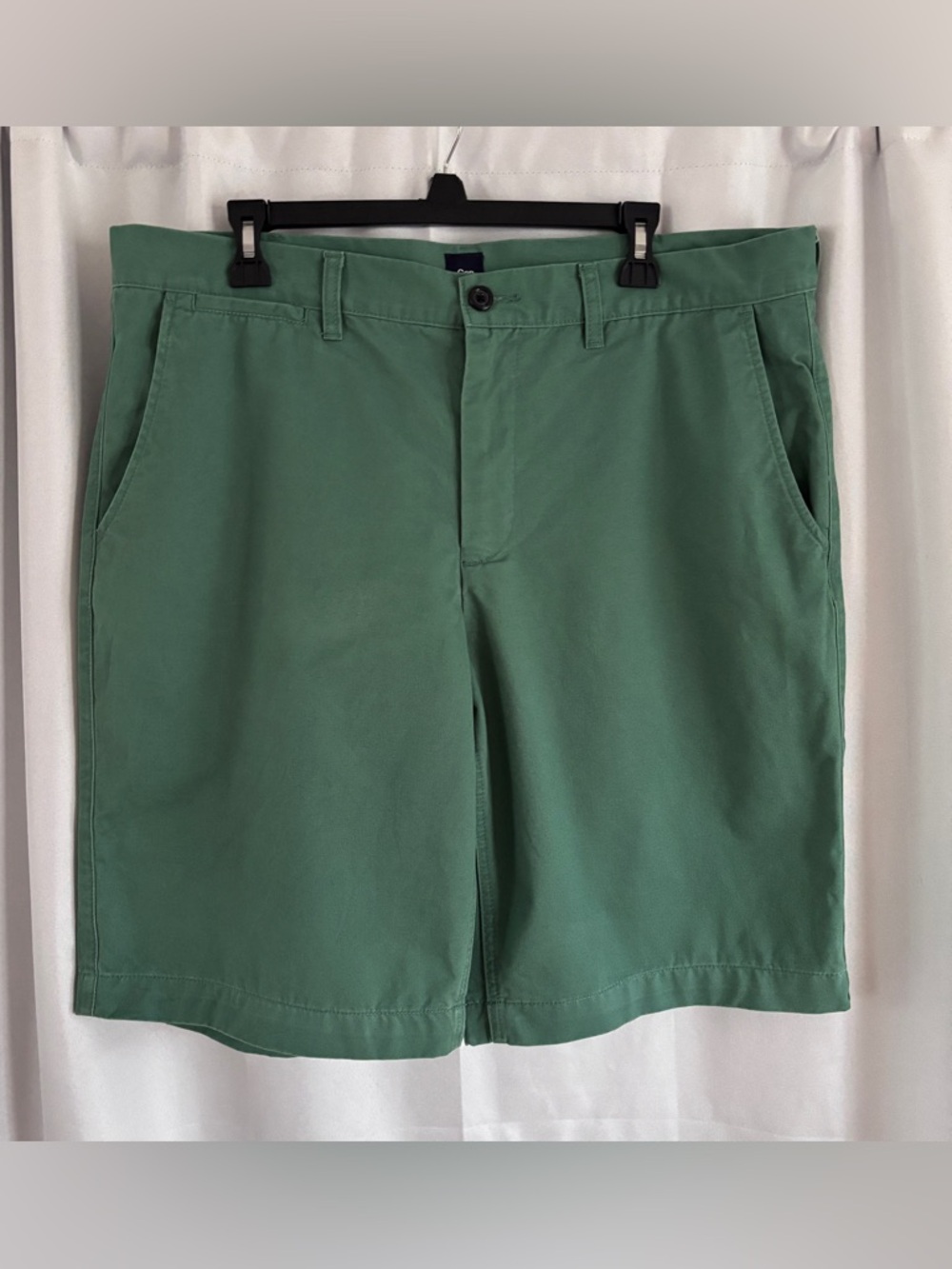 GAP Men's Green Flat Front Chino Shorts ~  Size 38 Preppy, Classic, Summer, Golf